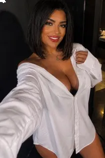 Lara Escortss E bust size Natural